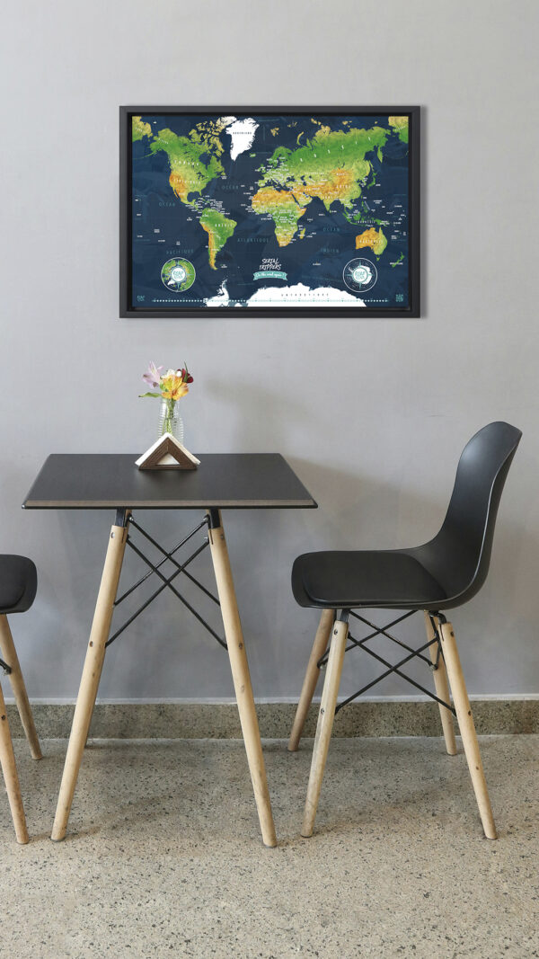 Carte du monde version sombre à épingler encadré en noir