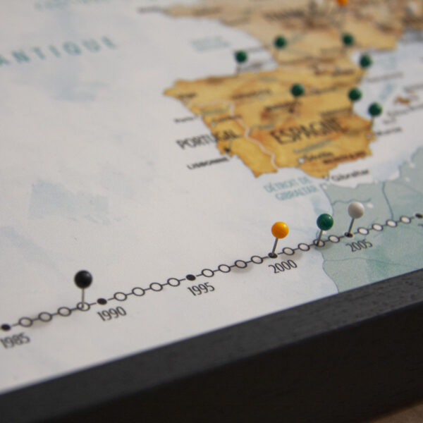 Frise chronologique sur carte d'Europe épinglable Serial Trippers