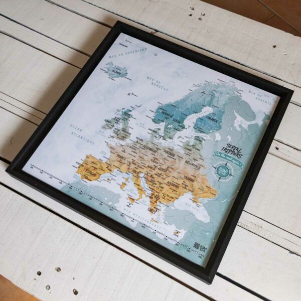 Carte d'Europe encadrée prête à être épingler pour retracer vos road trips