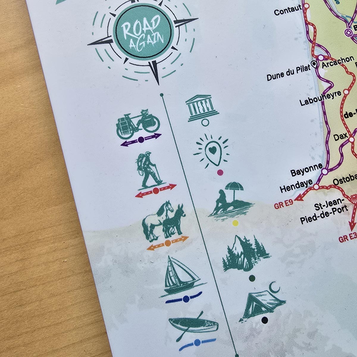 Légende avec défis sportifs et spots préférés à épingler de la carte Road Again